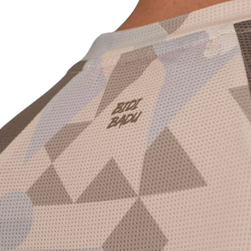 Bidi Badu Paris T-Shirt mit V-Ausschnitt Beige Braun