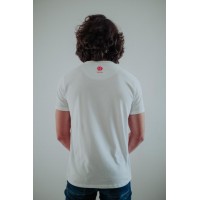 Camiseta branca expulsa louca